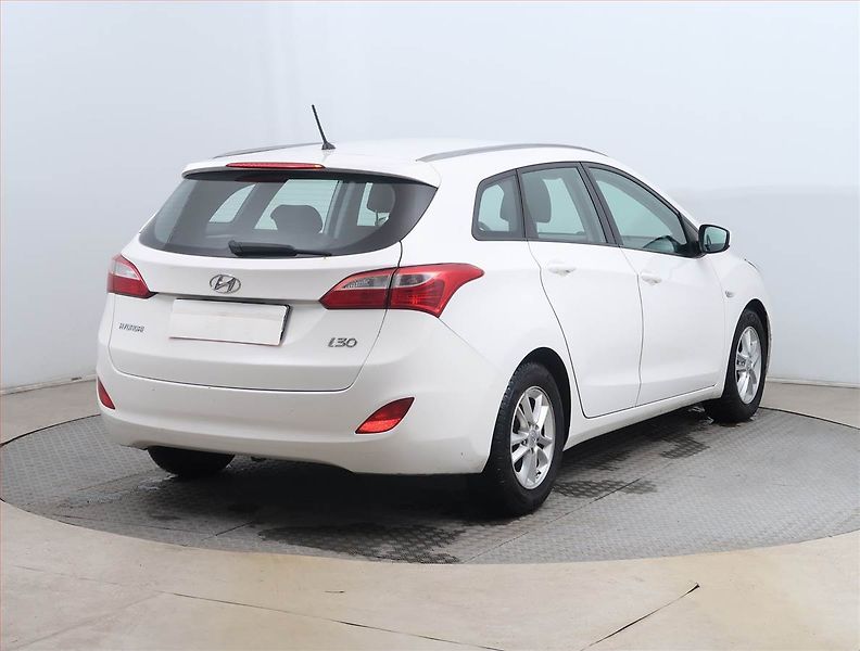 Hyundai i30 (2014) 1.6 CRDi, Tempomat - fotka 5 z 14