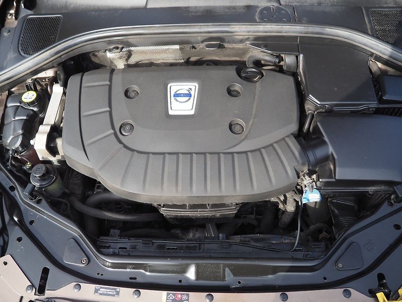 Volvo XC60 (2015) 2.4D D4 AWD - fotka 33 z 34
