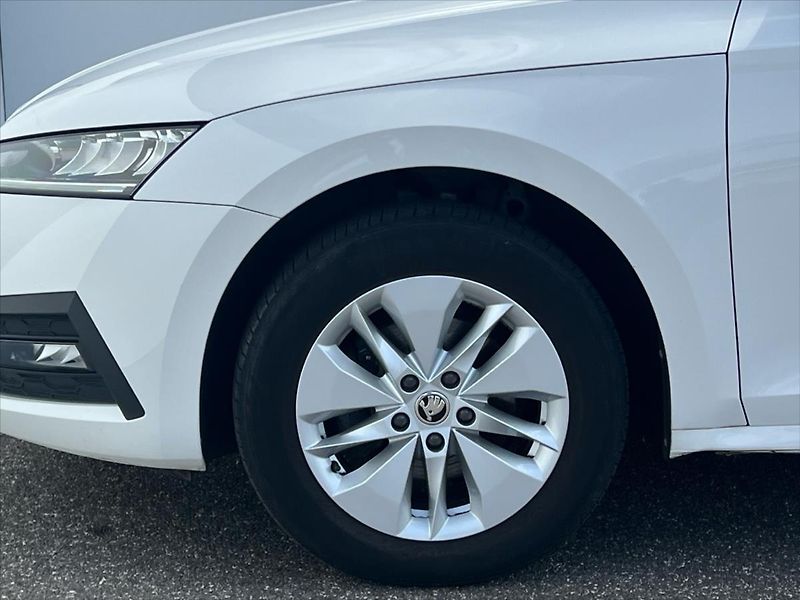 Škoda Octavia 2,0 TDi 85kW AMBITION PLUS - fotka 12 z 24