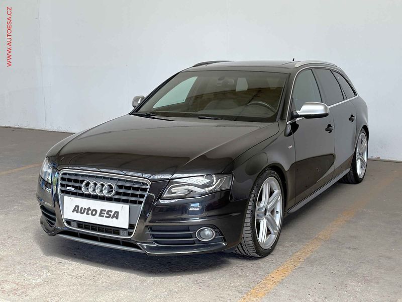 Audi A4 (2010) 2.0 TDi, S-line, bixen, +ALU - fotka 3 z 19