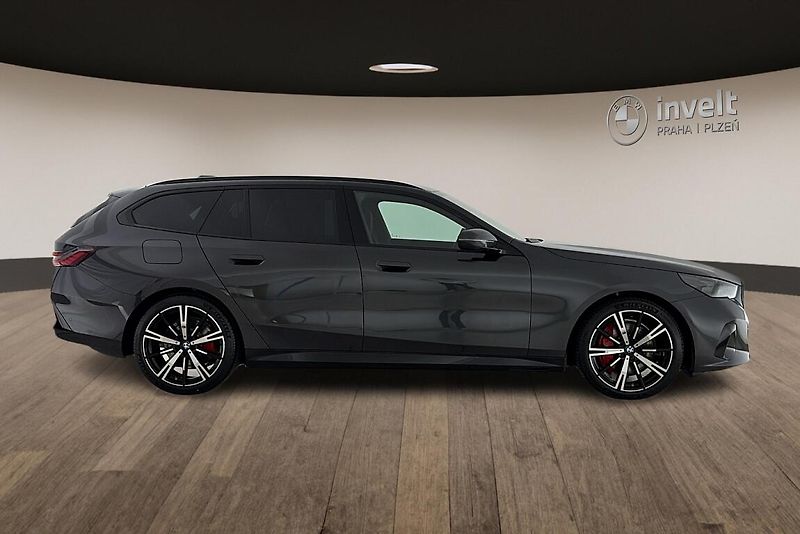 BMW Řada 5 540d xDrive Touring - fotka 2 z 25