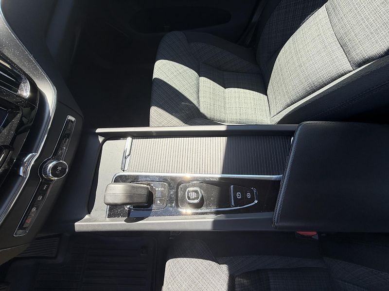 Volvo XC60 (2022) IIB4FWD AUT mild hybrid moment - fotka 13 z 22
