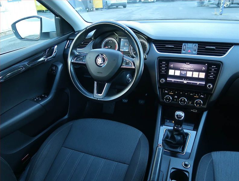 Škoda Octavia (2018) Style 1.4 TSI, Tempomat - fotka 7 z 21