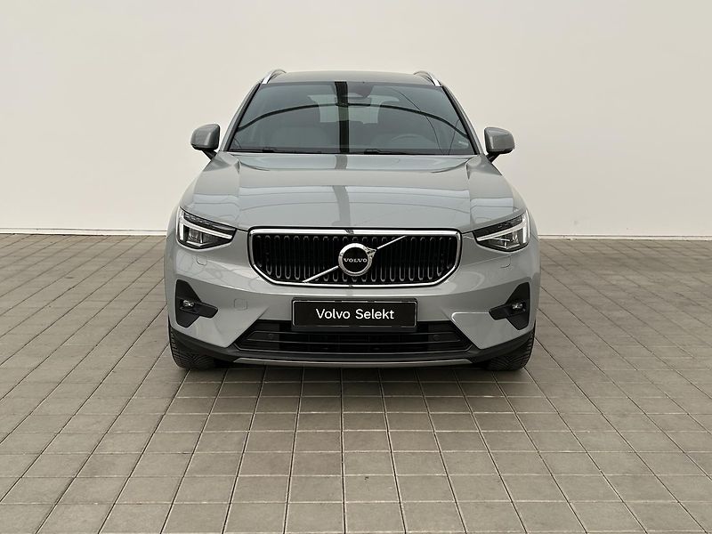 Volvo XC40 2.0 B3 CORE - fotka 9 z 28
