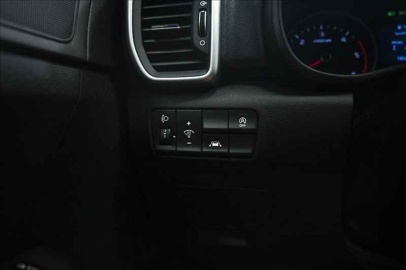 Kia Sportage 1,6 CRDi NAVI KAMERA VÝHŘEV ČR - fotka 25 z 49