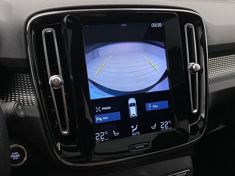 Volvo XC40 D4 AWD R-DESIGN AUT  - fotka 40 z 40