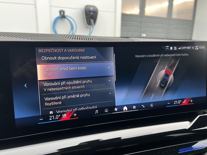 BMW Řada 5 520d xDrive Touring M-Sport - fotka 15 z 31