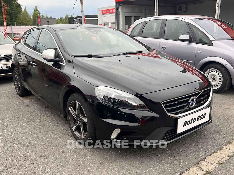 Volvo V40 (2015) 2.0d, NAVI, XENON, POLOKŮŽE - fotka 1 z 3