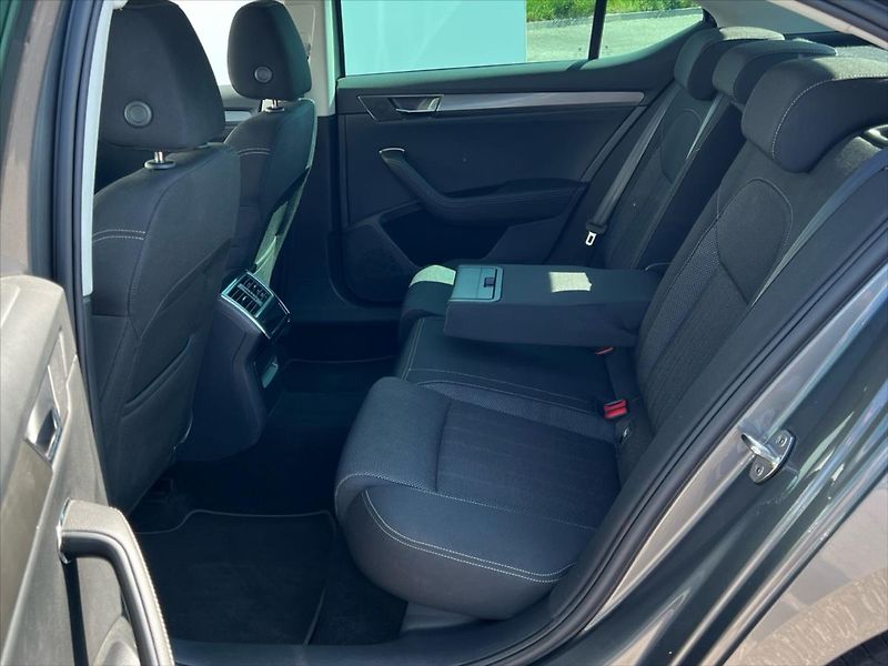 Škoda Superb 2,0 TDi 110kW 7DSG STYLE  REZE - fotka 13 z 27