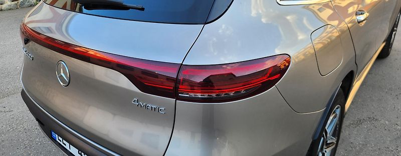 Mercedes-Benz EQC (2022) 400 4M AMG SOH 94,5% 85kWh - fotka 37 z 50
