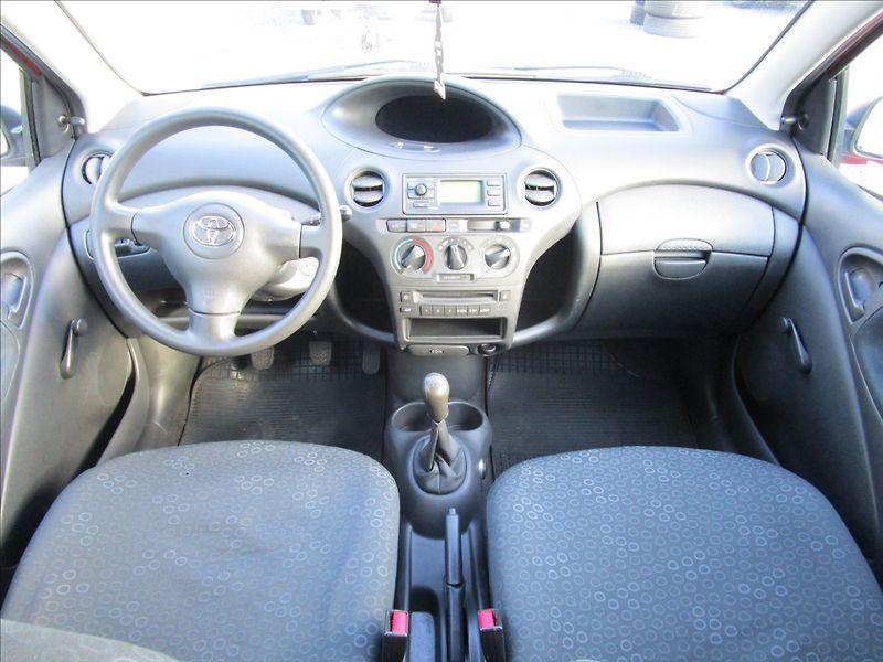 Toyota Yaris 1.0VVT-i Terra KLIMA - fotka 7 z 35