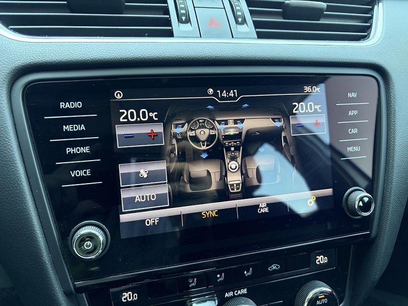 Škoda Octavia 2.0TDI 4x4 DSG - fotka 32 z 42