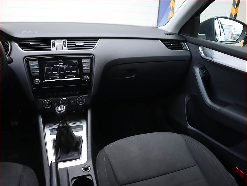 Škoda Octavia (2015) 2.0 TDI, Tempomat - fotka 8 z 18