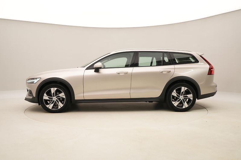 Volvo V60 CC B4 AWD CORE AUT CZ - fotka 9 z 54