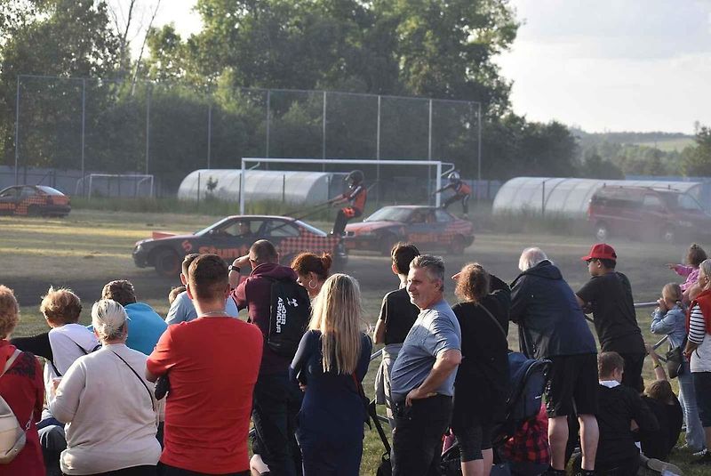 Kaskadéři z Flott Cascaders team předvedli v Bruntále své klasické autorodeo 25. června. V České Vsi vystoupí 28. června a v Bludově 1. července.