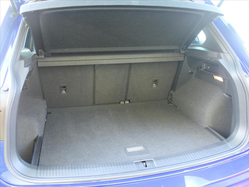 Volkswagen Tiguan 2,0 TDi 4Mot DSG R-Line Tov.Zá - fotka 10 z 19