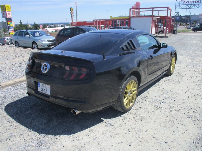 Ford Mustang 3,7 L V6, 224kW, klima, kůže, - fotka 6 z 24
