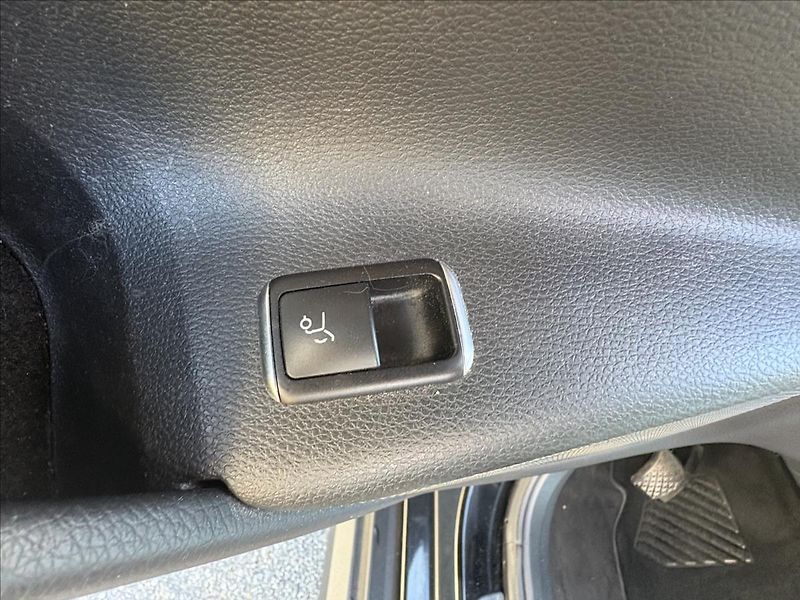 Mercedes-Benz GLA 1,6 200i 115kW Xen,Kamera,Navi - fotka 5 z 41