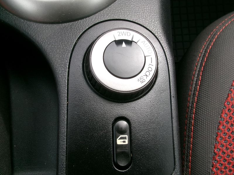 Nissan Qashqai (2007) 2,0i 4WD ALU AC TAŽNÉ BT TEMP - fotka 21 z 29