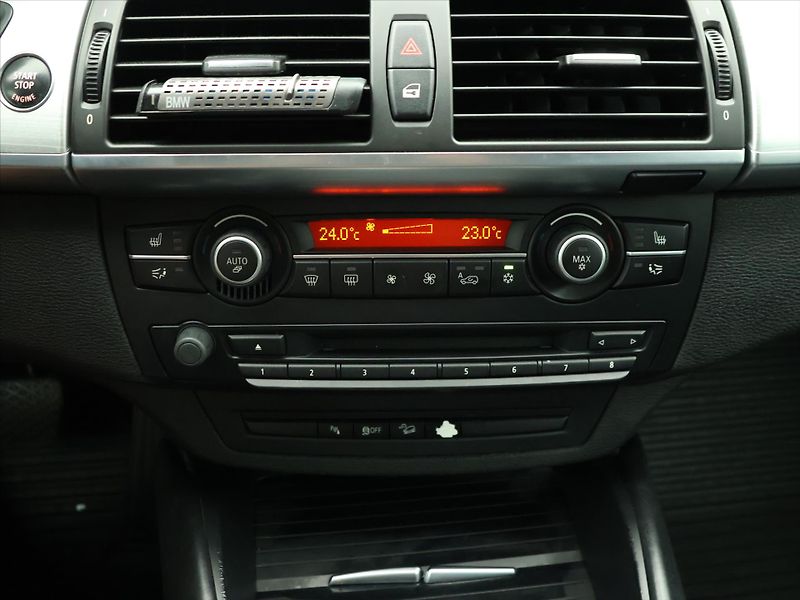 BMW X6 3.0 40d 225kW xDrive Xenon - fotka 23 z 34