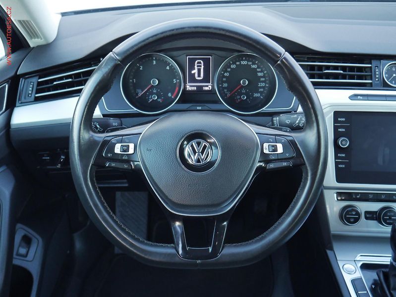 Volkswagen Passat (2018) 2.0TDi, DSG, navi - fotka 11 z 24