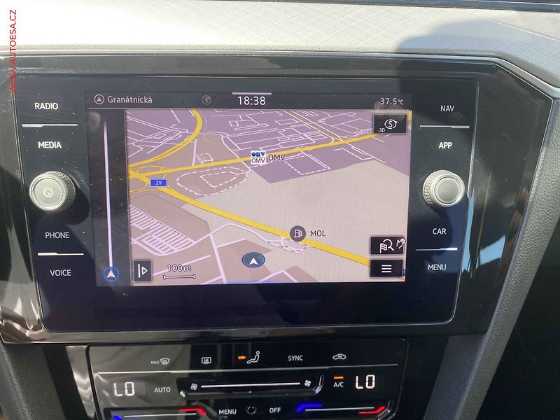 Volkswagen Passat (2020) 2.0 TDi, Highline, DSG, LED - fotka 18 z 19