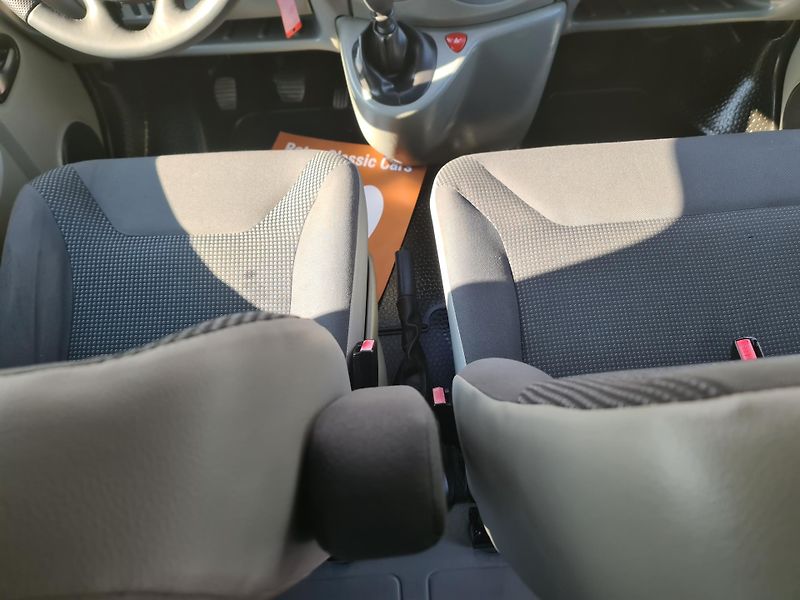Opel Vivaro (2012) LONG 2.0 CDTi HRADEC KRÁLOVÉ - fotka 29 z 89