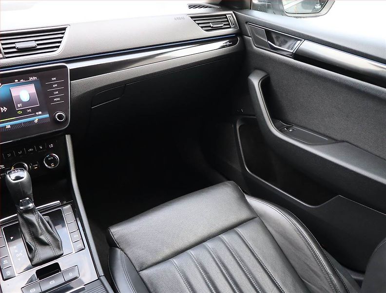 Škoda Superb (2018) Laurin&Klement 2.0 TDI - fotka 8 z 22