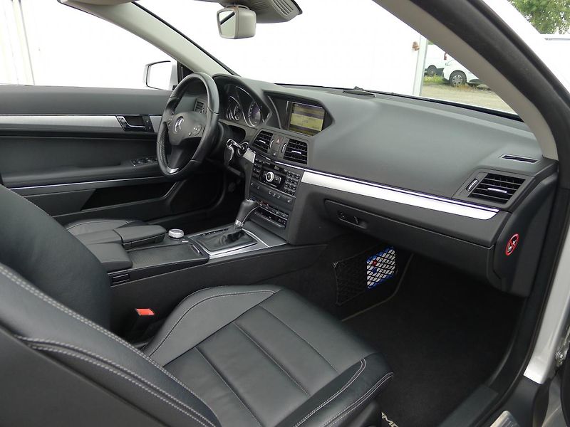 Mercedes-Benz Třídy E E 350 CDI Cabrio - fotka 14 z 30