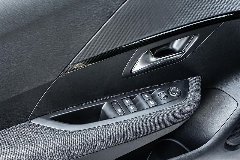 Peugeot 208 (2026) 1,2   STYLE Turbo 100 MAN6 - fotka 7 z 16