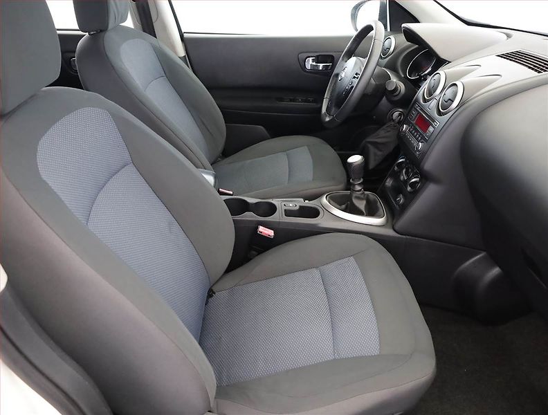 Nissan Qashqai (2013) 1.5 dCi, Tempomat - fotka 7 z 14