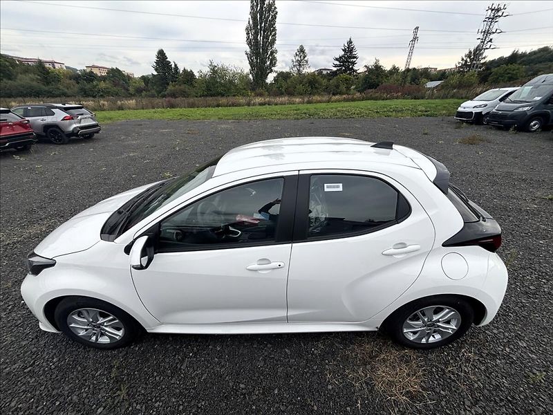Toyota Yaris 1,5   Comfort HEV 116 CVT - fotka 4 z 8