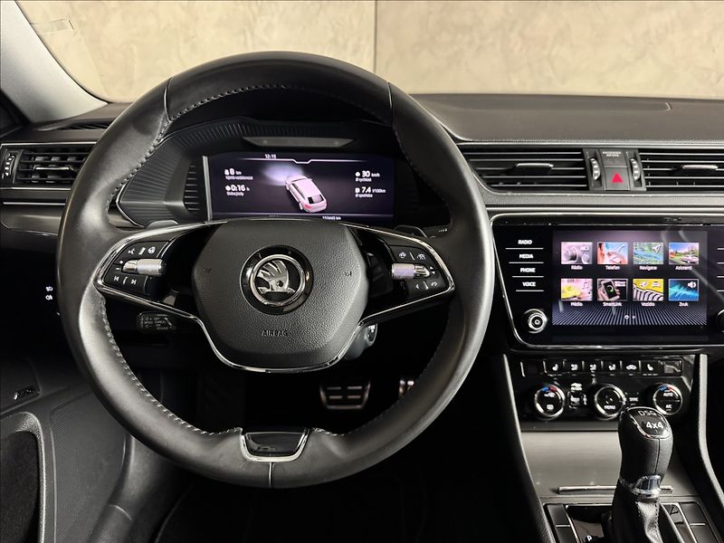Škoda Superb 2,0 TDi  DSG 4x4 Scout Virtual - fotka 22 z 50