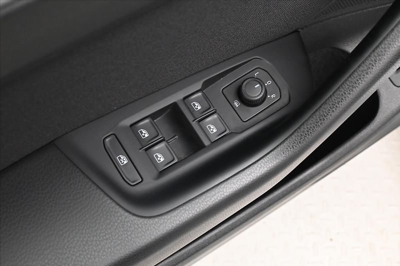 Volkswagen Passat 2,0 TDI 110 kW DSG Business Zá - fotka 26 z 32