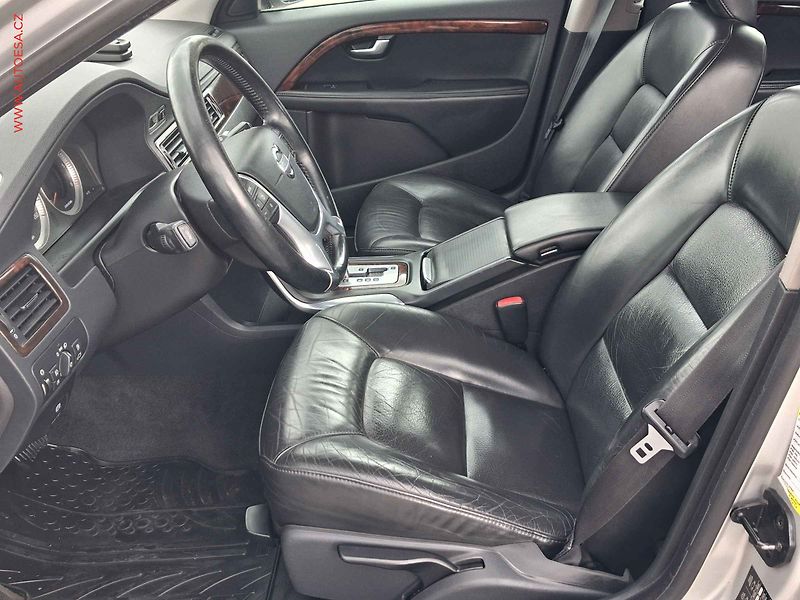Volvo V70 (2010) 2.0d, AT, xenon, kůže - fotka 9 z 20