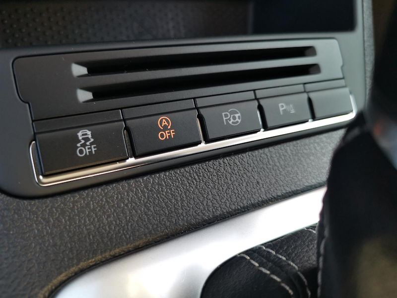 Volkswagen Tiguan (2015) 2,0TDI 130kW DSG ICUP 4x4 1MAJ - fotka 64 z 91