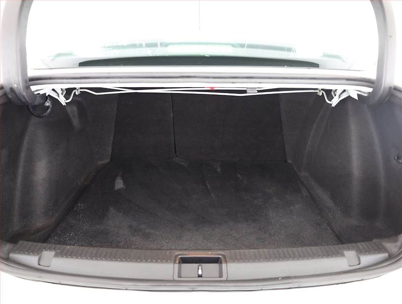 Renault Fluence (2011) 1.6 16V, nová STK, Tažné - fotka 14 z 15