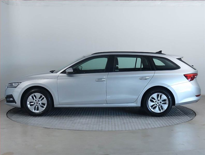 Škoda Octavia (2022) Ambition 2.0 TDI, ČR,1.maj - fotka 3 z 18