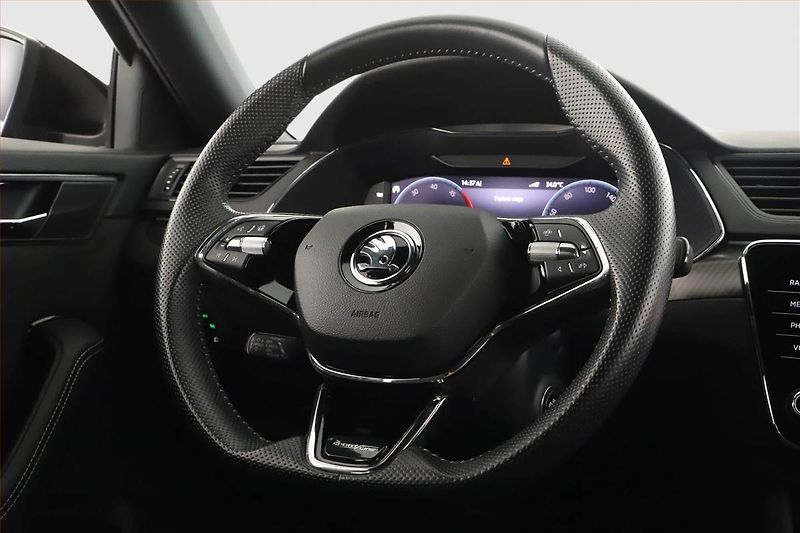 Škoda Superb (2022) Sportline 2.0 TDI - fotka 8 z 20