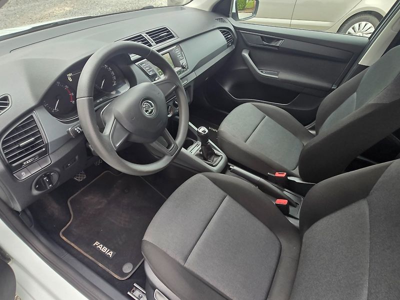 Škoda Fabia (2015) 1.0 MPi TOP STAV - fotka 9 z 21