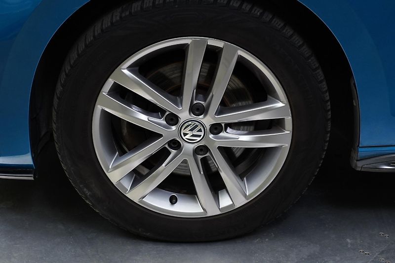 Volkswagen Touran - fotka 10 z 27