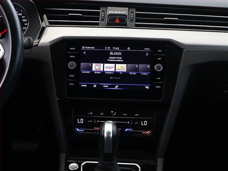 Volkswagen Passat (2022) Elegance 2.0 TDI, Automat - fotka 10 z 20