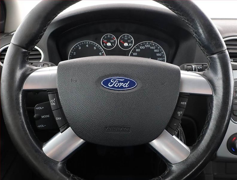 Ford Focus (2007) 1.6 16V, nová STK, Tažné - fotka 8 z 15