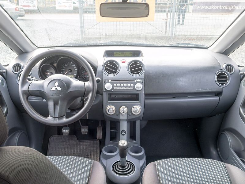 Mitsubishi Colt (2007) 1.1i 55KW – PO SERVISU! - fotka 10 z 36