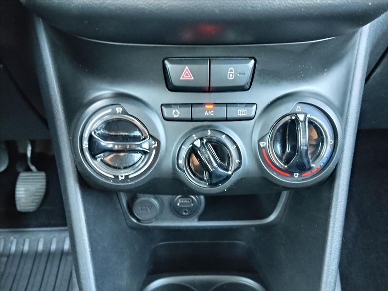 Peugeot 208 1,6   1.6 HDI  55kW Klimatizac - fotka 14 z 29