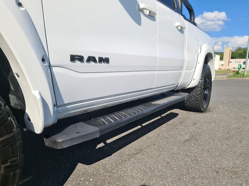 Dodge RAM 1500 (2022) 5.7 HEMI 4x4 BIGHORN LPG - fotka 57 z 67