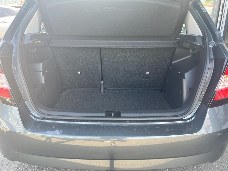 Škoda Fabia 1.0TSi 70kw TEMPOMAT TAŽNÉ ALU - fotka 31 z 44