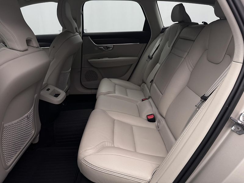 Volvo V90 CC D4 AWD MOMENTUM AUT - fotka 6 z 46
