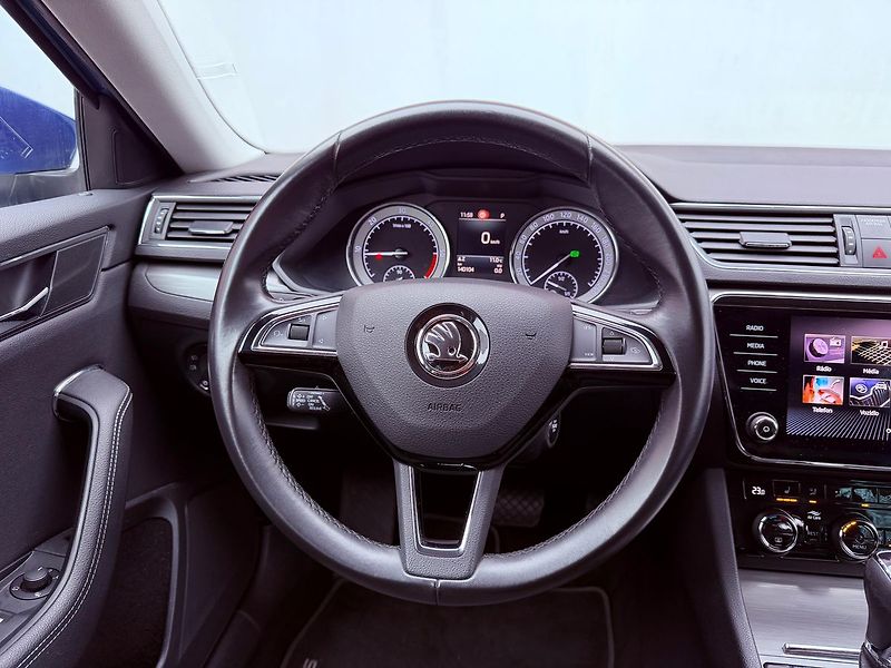 Škoda Superb 2.0 TDi DSG Style, Keyless - fotka 18 z 30