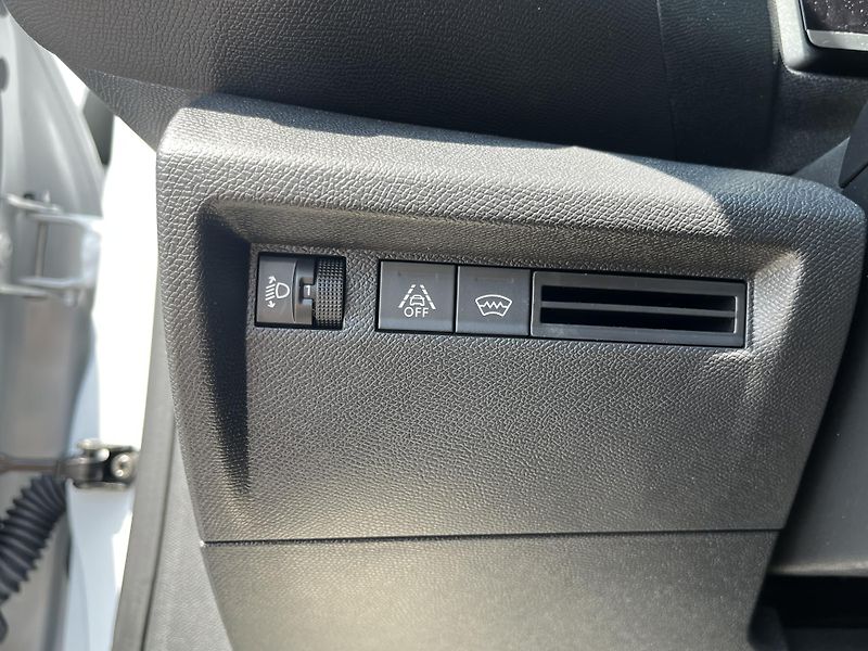 Citroën C4 (2025) PLUS Petrol 130k Automatic  - fotka 14 z 29